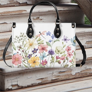 Sac à main fourre-tout en cuir PU de luxe pour femmes beau jardin botanique floral printanier de fleurs sauvages libellule design Cottagecore