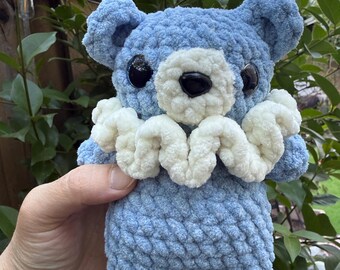 Ours en peluche avec col à volants