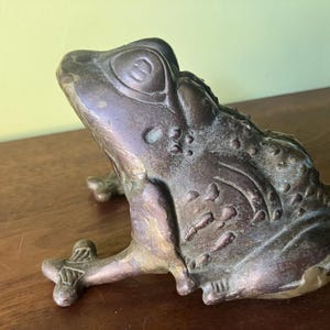 Vintage solid brass frog figurine