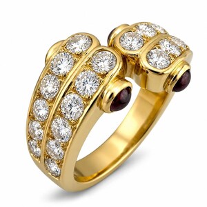 Bypass-Ring aus 18-karätigem Gelbgold mit 1,40 ct Diamanten und 0,40 ct Rubin.