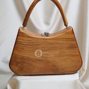Nusantara Queena handgefertigte Holz-Teakholzhandtasche, Damenumhängetasche, Holzgrifftasche, Geschenk für sie