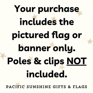 Pode incluir: Imagem em fundo creme com texto preto: &laquo;A sua compra inclui apenas a bandeira ou faixa ilustrada. Postes e clipes N&Atilde;O inclu&iacute;dos&raquo;. O texto &eacute; adornado com estrelas. Na parte inferior l&ecirc;-se &laquo;PACIFIC SUNSHINE GIFTS & FLAGS&raquo;.
