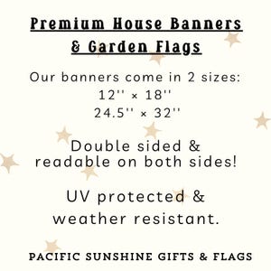Pode incluir: Gr&aacute;fico creme com texto que promove banners dom&eacute;sticos e bandeiras de jardim premium. Os banners est&atilde;o dispon&iacute;veis em dois tamanhos: 30,5 cm x 45,7 cm e 62,2 cm x 81,3 cm. S&atilde;o de dupla face, protegidos contra raios UV e resistentes &agrave;s intemp&eacute;ries.