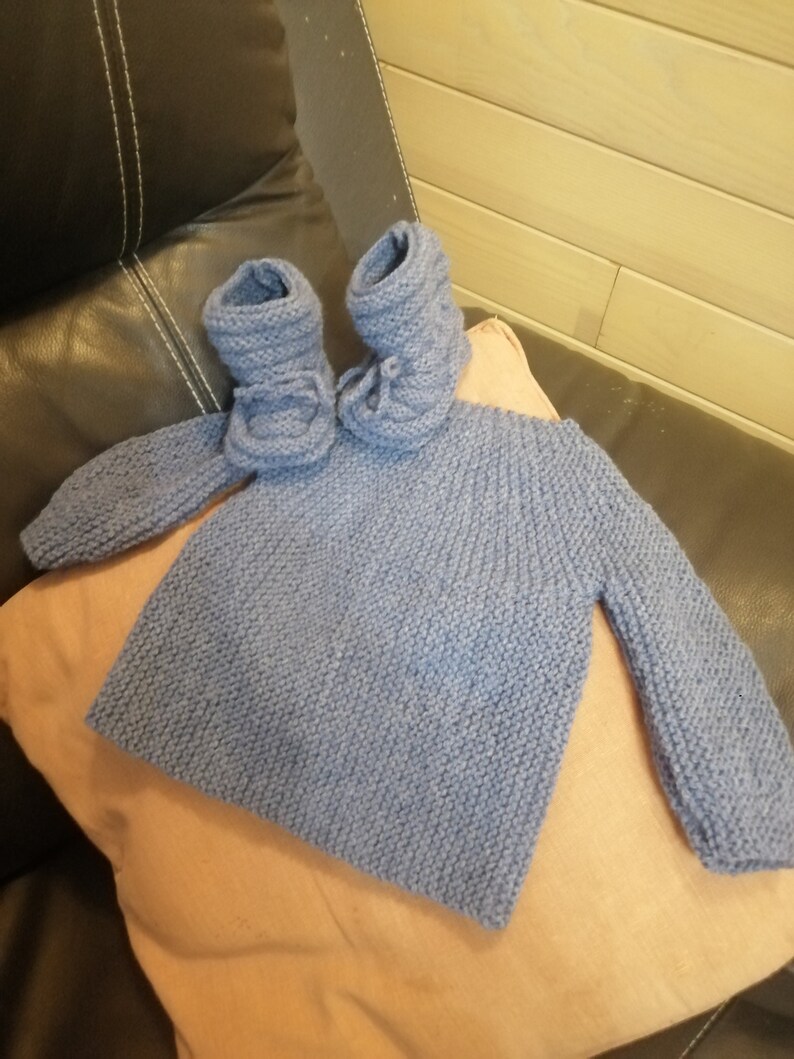 Brassière et chaussons bébé fait main en laine, cadeau de naissance, layette, image 7