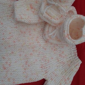 Brassière et chaussons bébé fait main en laine, cadeau de naissance, layette, Acidulé