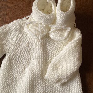 Brassière et chaussons bébé fait main en laine, cadeau de naissance, layette, écru