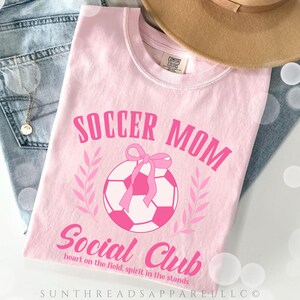Fußball Mama Social Club, Fußball Mama Geschenk, Fußball Mama Shirt, Fußball Geschenk, Spieltag Shirt, Sport Mama T-Shirt, Fußballfan Shirt, Fußballgeschenk