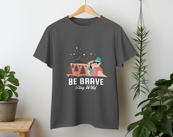 Sei mutig bleiben Sie Wild T Shirt, Reisen Geschenk Shirt, Geschenk für Camper, Wandern Shirt, Wanderung Shirt, Abenteuer Shirt, Outdoor Shirt