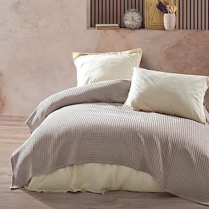 Bed linen with waffle structure 3-piece: Duvet cover 200 x 200 cm 2x pillowcase 80 x 80 cm breathable & easy-care, 100% cotton Beige