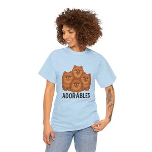 Camiseta con Perritos Pomeranian Marrones Diseño "Adorables" Sublimación Tierna.