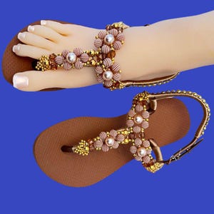 Handveredelte Havaianas You Paraty–Dunkelblau–Flip Flops mit Perlen & Blumen – Unikat – Sommer Sandalen –Geschenkidee Blumenmotive Bild 2