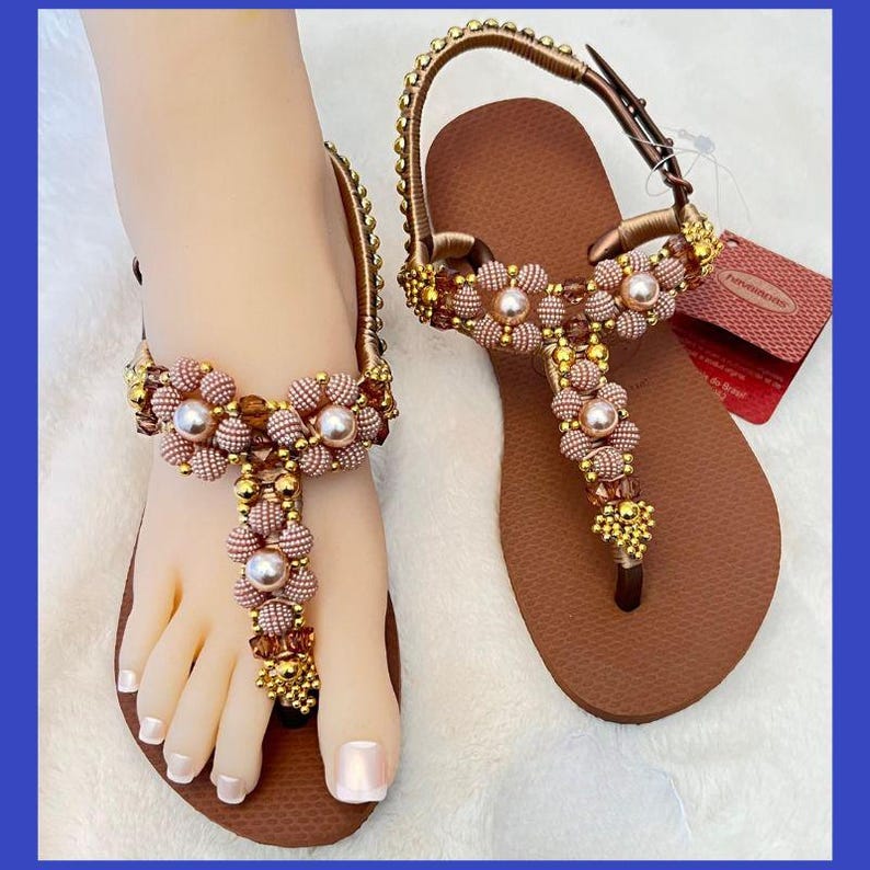 Handveredelte Havaianas You Paraty–Dunkelblau–Flip Flops mit Perlen & Blumen – Unikat – Sommer Sandalen –Geschenkidee Blumenmotive Bild 1