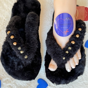 Fluffy fur Havaianas, Flip-Flops Black, Fluffy faux fur slippers, Hand-decorated sandals, Faux fur slippers Personalized Havaianas, Courage