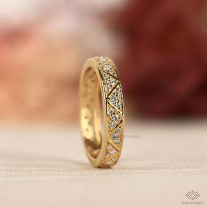 lab grown diamond, lab created diamond, 14k gold, solid gold, yellow gold, white gold, zig zag band, eternity band, handmade jewelry, polished finish, ethical craftsmanship, VS clarity, VVS1 clarity, EFG color diamond, wedding band, round cut band, minimalist band, zig zag band, 14k gold band, proposal gift, promise band, handmade jewelry, gifts for her, gifts for women, handcrafted band, stackable band, lab created band, promise band, personalized gift