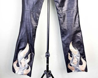 1of1 Custom Flame Lederhose - Rock, Metal, Heavy, Goth, Nieten, Rock N Roll, Lemmy, Techno, black sabbath, ozzy, Denim, Motorrad