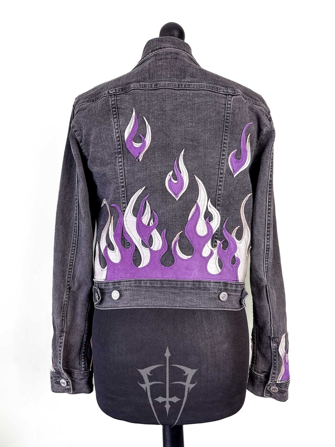 NUBIAN（ヌビアン）の「【PURPLE STAIN】SPRAY LOGO DENIM