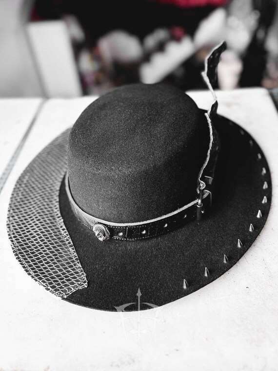Black Fedora: Vintage Wool Hat With Silver Snake Print  display picture 2