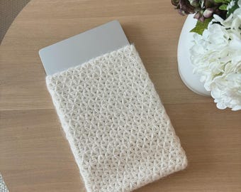 Jasmine Stitch Laptop Sleeve Crochet Pattern | Video Tutorial | English & Norwegian PDF