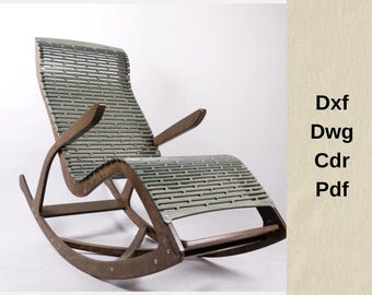 Peut inclure: Un fauteuil à bascule moderne avec une assise et un dossier à lattes. La chaise a une structure et des accoudoirs en bois foncé, avec une assise et un dossier gris clair. La chaise est conçue pour la détente et le confort.