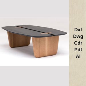 Può includere: Un tavolino da caffè ovale nero con una cornice in legno e due gambe in legno su ogni lato. Il piano del tavolo è diviso a metà con una striscia di colore rame su ogni lato della divisione.