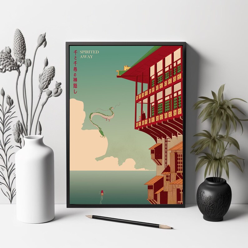 Puede incluir: Impresi&oacute;n art&iacute;stica enmarcada que representa una escena de "Spirited Away". La obra de arte muestra un edificio rojo y marr&oacute;n con un tejado verde, un drag&oacute;n verde y el texto "Spirited Away" en ingl&eacute;s y japon&eacute;s. El fondo es una mezcla de azul, beige y verde.
