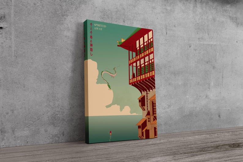 Puede incluir: Impresi&oacute;n en lienzo con una ilustraci&oacute;n estilizada de la pel&iacute;cula de animaci&oacute;n, El Viaje de Chihiro. La obra de arte representa un edificio con detalles en rojo y marr&oacute;n, un drag&oacute;n verde y texto japon&eacute;s. La paleta de colores incluye tonos de verde, beige y rojo.