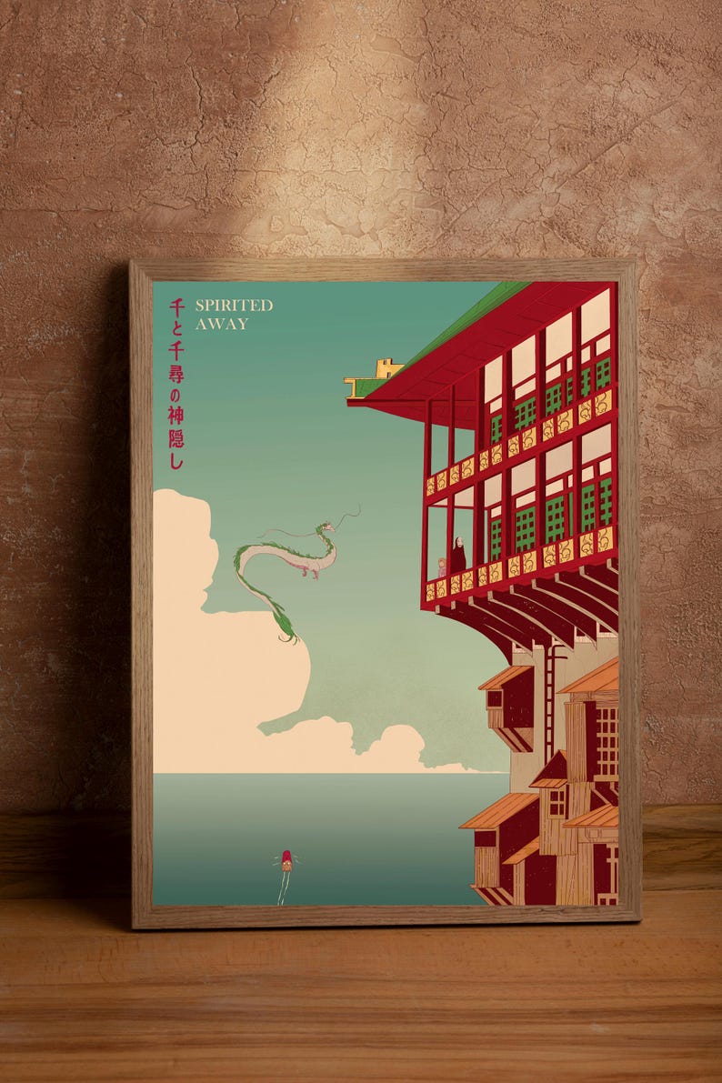 Puede incluir: L&aacute;mina enmarcada con una escena de "El Viaje de Chihiro". La obra muestra un edificio rojo y verde con un drag&oacute;n volando. El texto "Spirited Away" y texto japon&eacute;s son visibles.