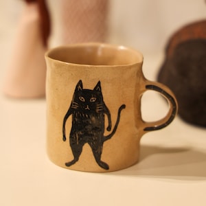 Handgemaakte keramische zwarte kattenmok. Handgeschilderde dieren koffiemok. Waterbeker. Espressomok met handvat. Cadeaus voor haar. Inwijdingsfeest cadeau.