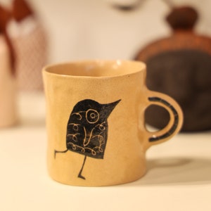 Taza de pájaro de cerámica hecha a mano. Taza de café de animales pintada a mano. Taza de agua. Taza de café expreso. Regalos para ella. Regalo de inauguración de la casa. Taza de pequeña capacidad.