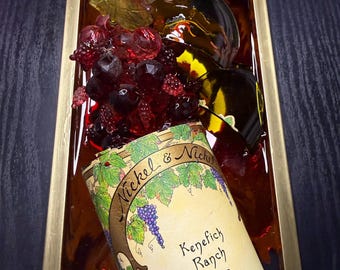 Arte em vidro de garrafa de vinho quebrada com pedra preciosa