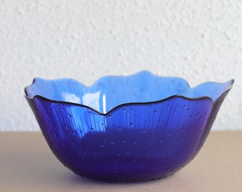 Medium vintage Arcoroc Lotus bowl in cobalt blue, vintage Arcoroc glass bowl, retro fruit salad bowl, Arcoroc blue bowl, made in France