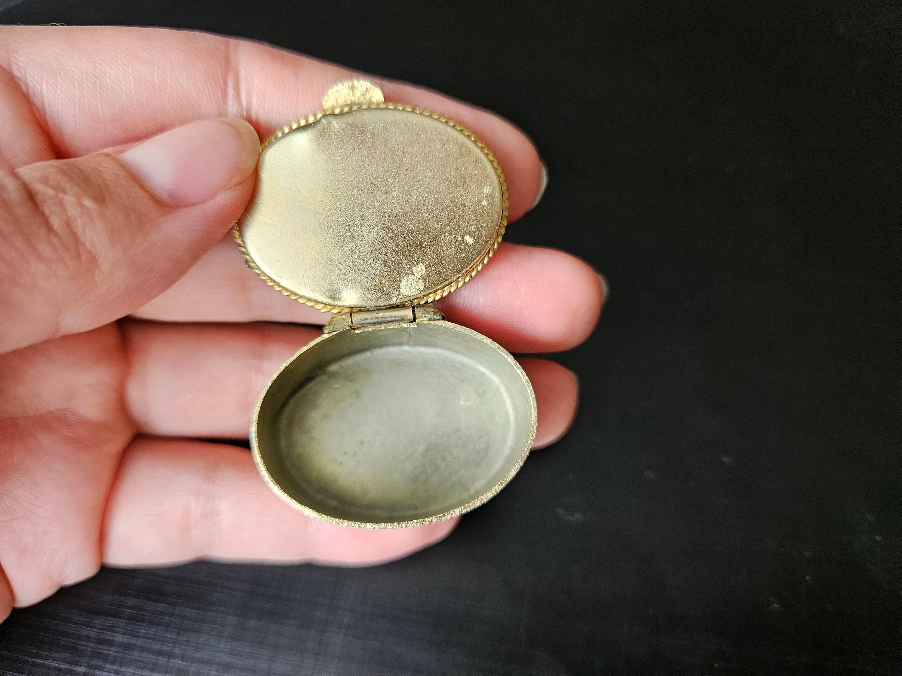 セール オニキス、真鍮製 ジュエリーボックス 小物入れビンテージ ヴィンテージオニキス真鍮製小物入れ：小さなジュエリー収納 - Etsy 日本