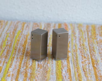 Vintage mini set salt & pepper shaker, metal kitchenware, mini salt pepper shaker, steel salt shaker, art deco table ware