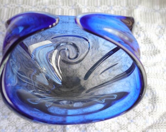 ヴィンテージムラーノスタイルの青いガラスボウル：曲線的なセンター
