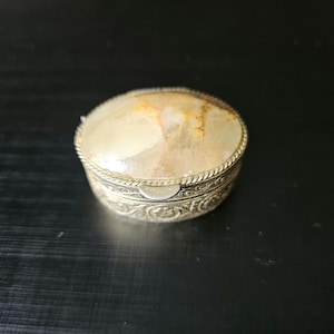 Vintage onyx pill box, vintage small trinket, stone pill box, onykx trinket box, brass pill box, brass onyx box, vintage small jewelry box