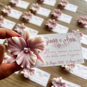 Segnaposto Orchidea in Cera Naturale Personalizzato – Bomboniera Elegante per Matrimoni, Eventi, Anniversari