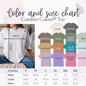 Op de afbeelding: Een witte Comfort Colors&reg; Tee wordt getoond met afmetingen in inches. De afbeelding toont een kleurenschema met verschillende shirtkleuren, waaronder Ivory, Pepper en Blue Jean. De tabel toont ook de breedte, lengte en mouwmaten voor de maten S tot 3XL.