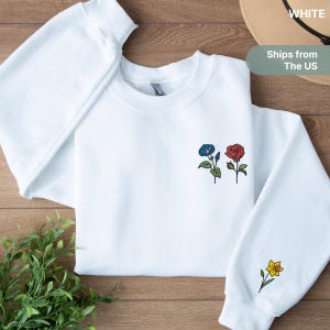 Op maat gemaakt geborduurd sweatshirt met bloemen in de geboortemaand, gepersonaliseerd cadeau voor moeder, Moederdagcadeau, kerstcadeau voor moeder