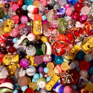 Large 100g Glass Beads Multi Mix Bead Pack various sizes 5-25mm with 2m of Crystal Clear BeadThread