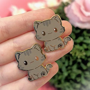 Cozy Warm Grey Tabby Cat Pin – For Cat Enthusiasts! [More Colors and Breeds Available in My Shop]