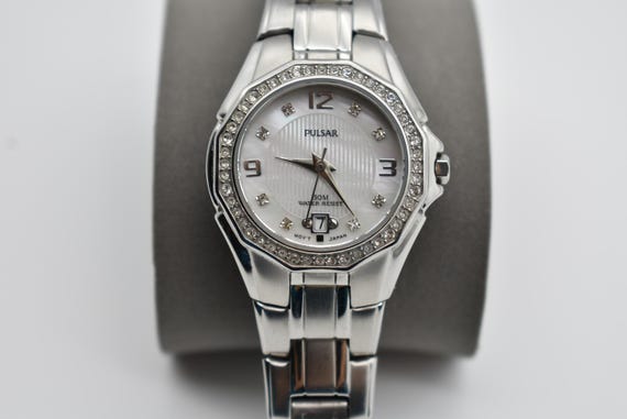 Pulsar Ladies Quartz Watch Round Shape Silver Tone With  display picture 3