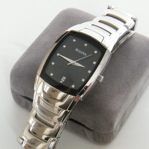 Bulova quartz herenhorloge zwarte wijzerplaat datumfunctie origineel Bulova armband vintage horloge zilverkleurig nieuwe batterij