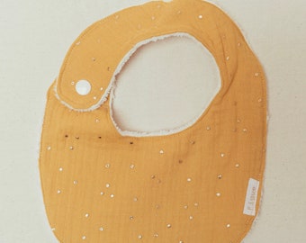 Small bib in cotton gauze and gold polka dots