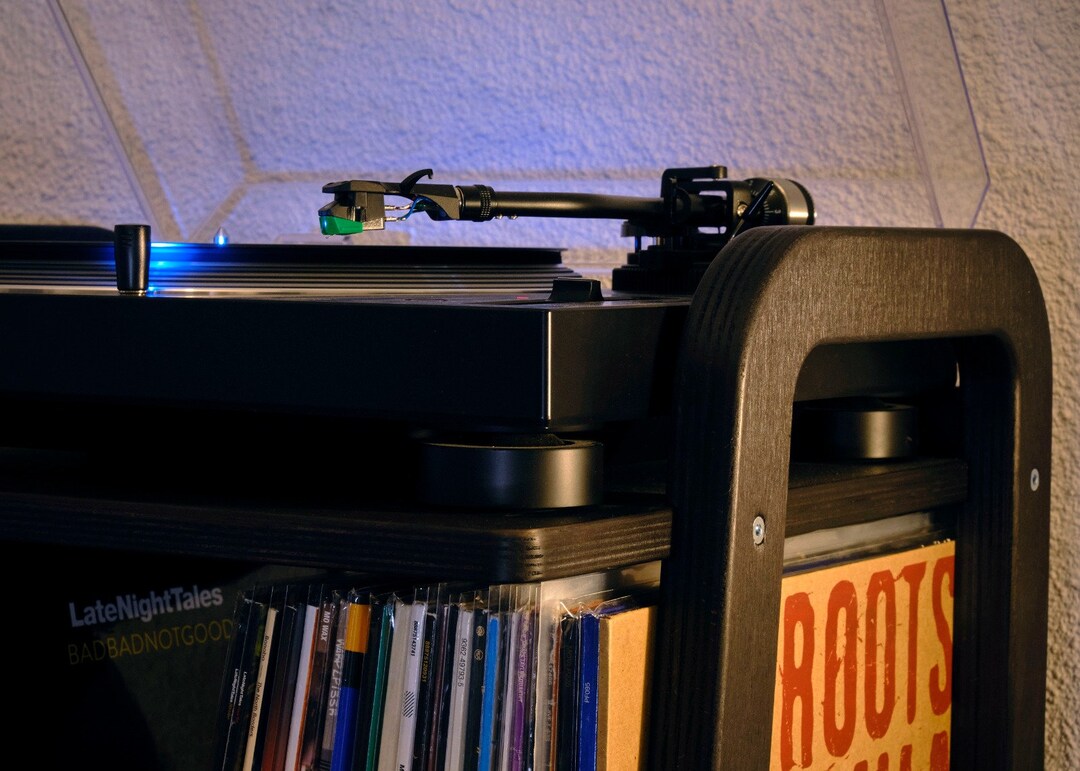 Modern Plywood Turntable Stand Vinyl Record Player Storage and Display