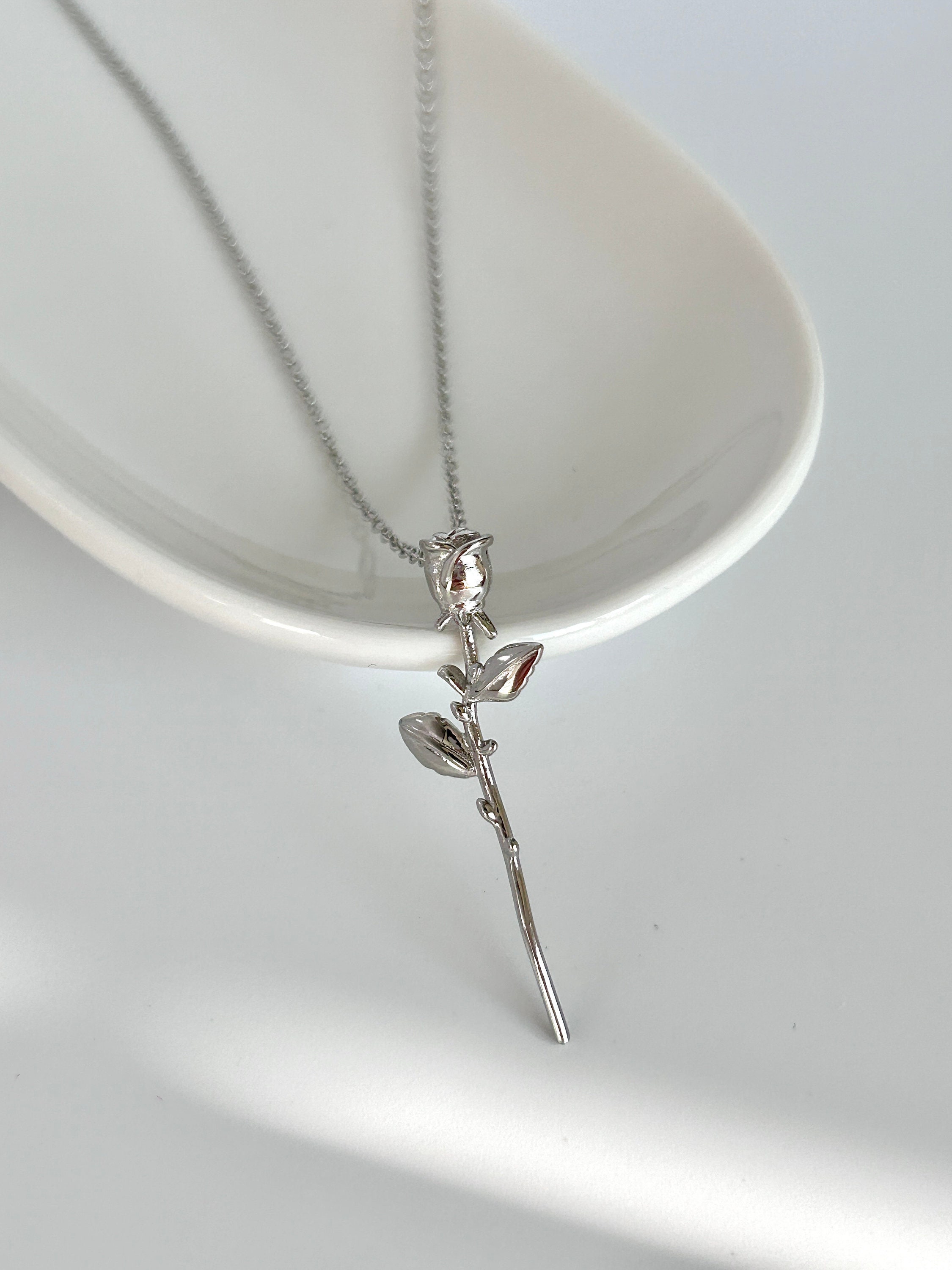 Dainty rose necklace store