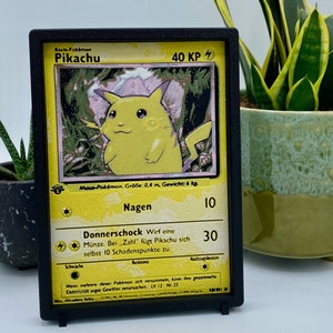 Pikachu Erste Edition - 3D Wandbild - Pokemon 58/102 (Base Set 1st Sammelkarte Deko Bild Starter Wall Art Kunst Raichu Poster Glurak Evoli)