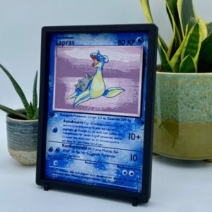 Lapras First Edition - Image murale 3D - Pokémon 10/62 (ensemble de base Fossil 1ère carte à collectionner décoration photo démarreur Pikachu affiche murale)