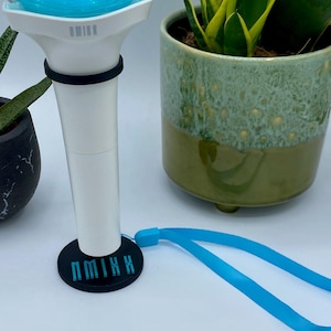 NMIXX - Suporte para Lightstick, flutuante com logotipo (Stand Holder Support Haewon Lily Sullyoon Bae Jiwoo Kyujin NSWER MIXXTICK)