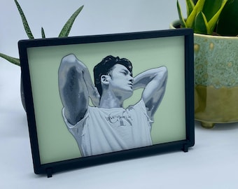 Seventeen Mingyu's Armen - 3D Muurdecoratie - Zwart-wit Portret met Accentkleur - K-Pop Muurdecoratie (Carat Calvin Klein Biceps)