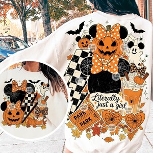 Puede incluir: Sudadera blanca con un diseño de Halloween. El diseño incluye una cabeza de Mickey Mouse calabaza, murciélagos, un fantasma y el texto "Literally just a girl". El diseño también presenta hojas de otoño, gafas de telaraña y un café con leche de calabaza.